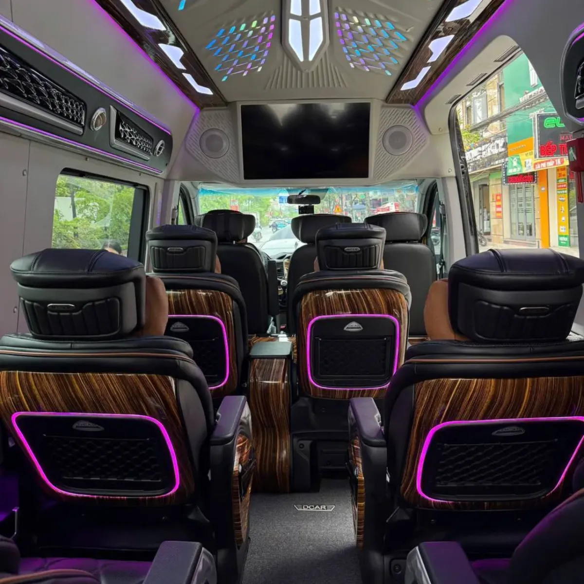 Nội thất xe Limousine 9 chỗ đi Sầm Sơn