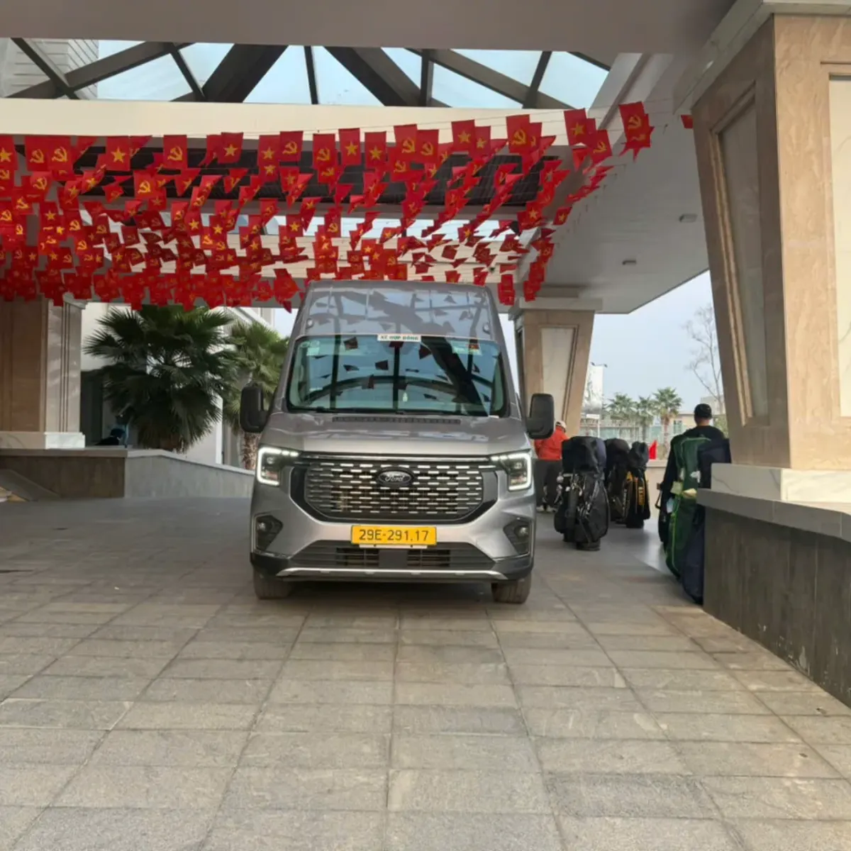 Thuê xe 16 chỗ Bắc Ninh đi thăm quan Chùa Tam Chúc, Hà Nam