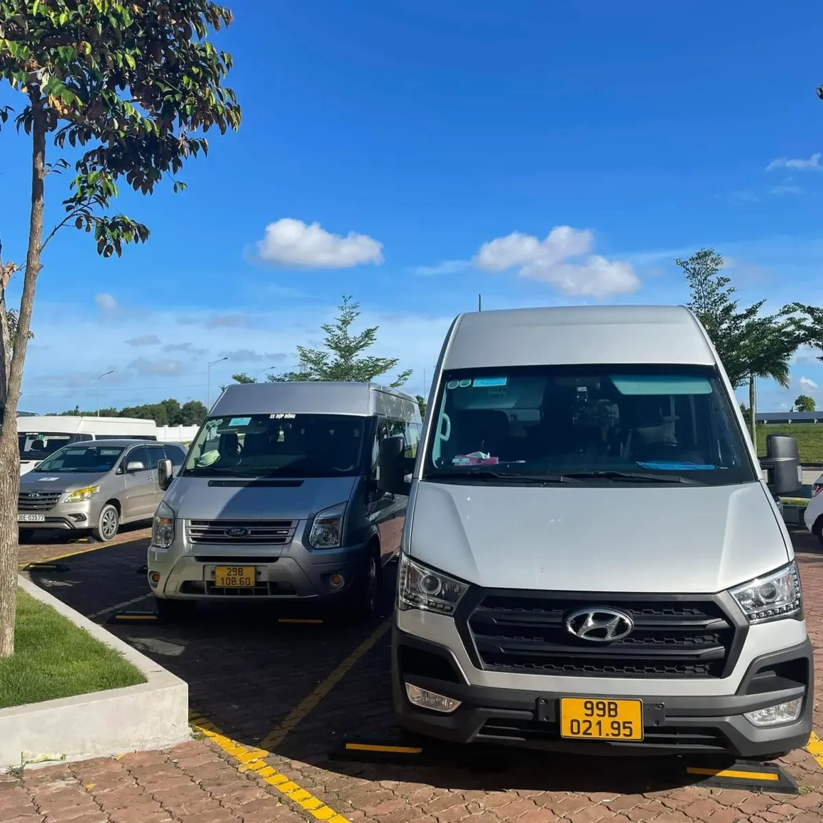 Thuê xe Hyundai Solati 16 chỗ Bắc Ninh đi Hòa Bình