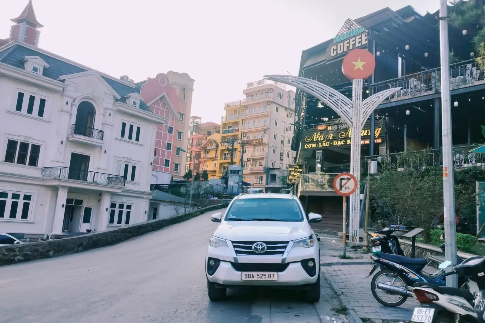 Xe 7 chỗ Tiên Du phục vụ khách đi công tác